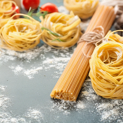 Frische-Spaghetti-und-Bandnudeln-aus-Hartweizengrieß